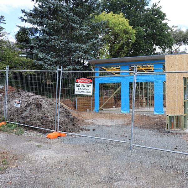 do you deliver and set up temporary fencing and what's the price for this in Grantham